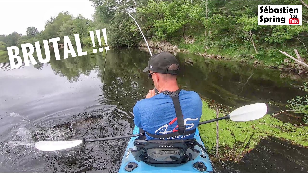 Pêche en kayak au WHOPPER PLOPPER ... attention c'est BRUTAL !!!