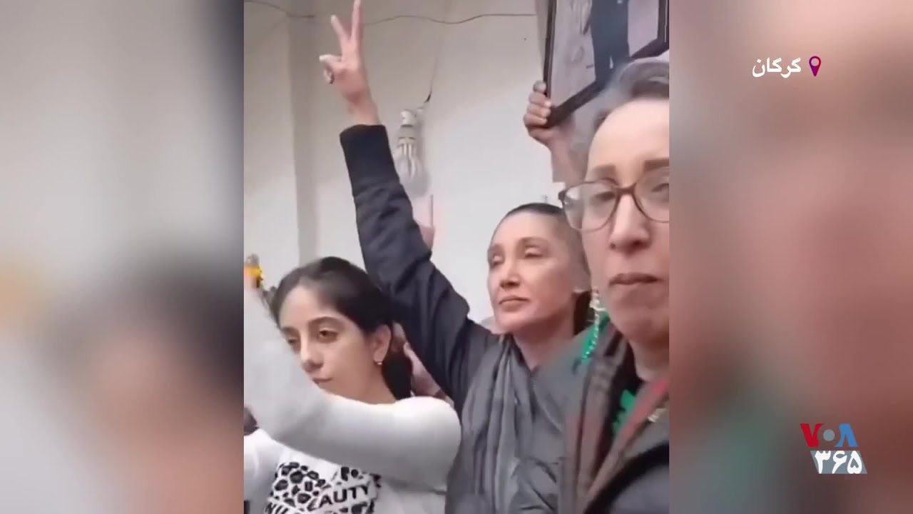 تشویق هدیه تهرانی از سوی مردم به خاطر حضور در مراسم چهلم سینا حق‌شناس