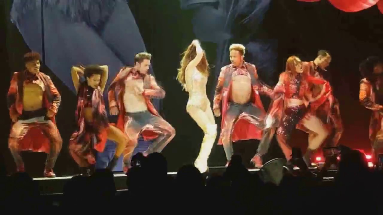13 Selena Gomez - Me & The Rhythm (The Revival Tour DVD)