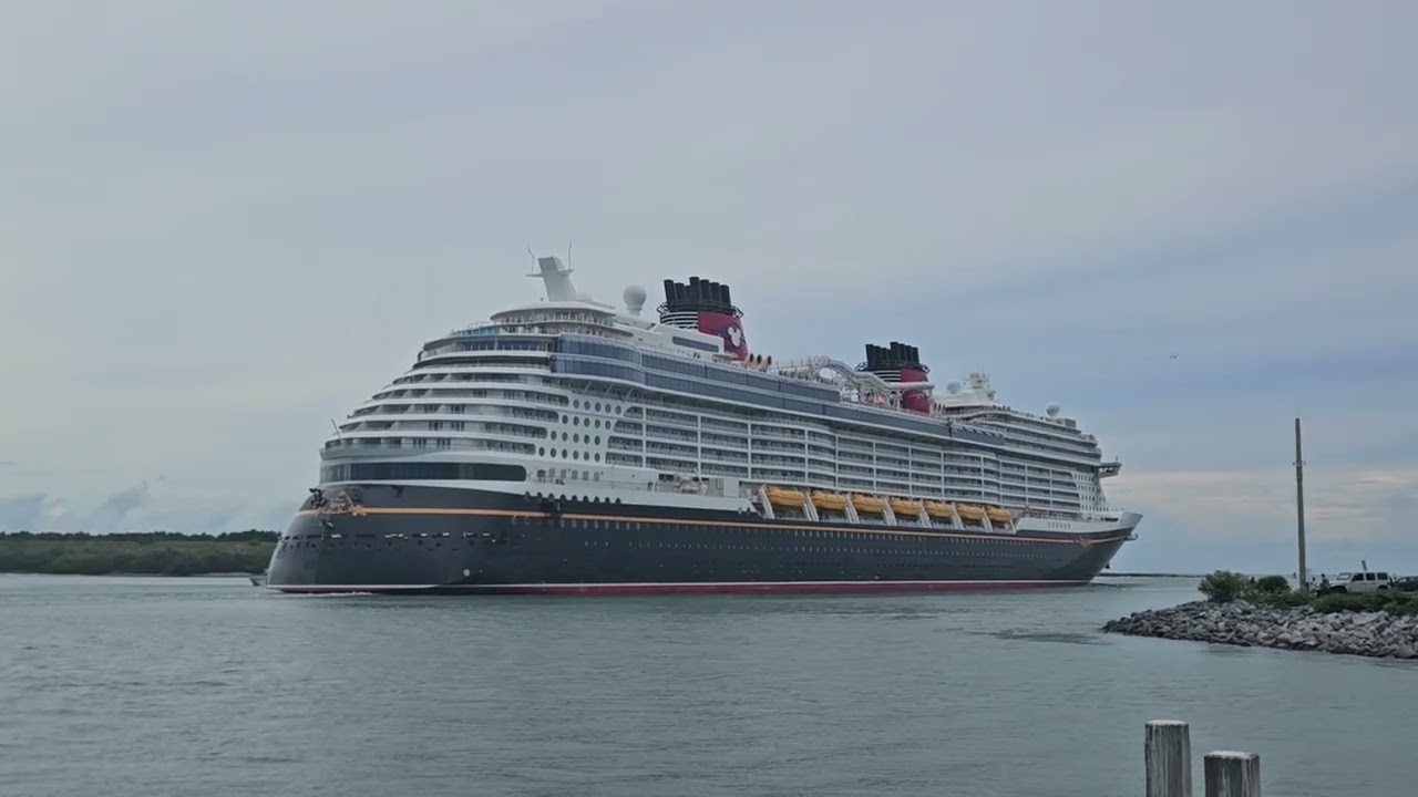 Cruise Ship Disney Treasure - Musical Horns