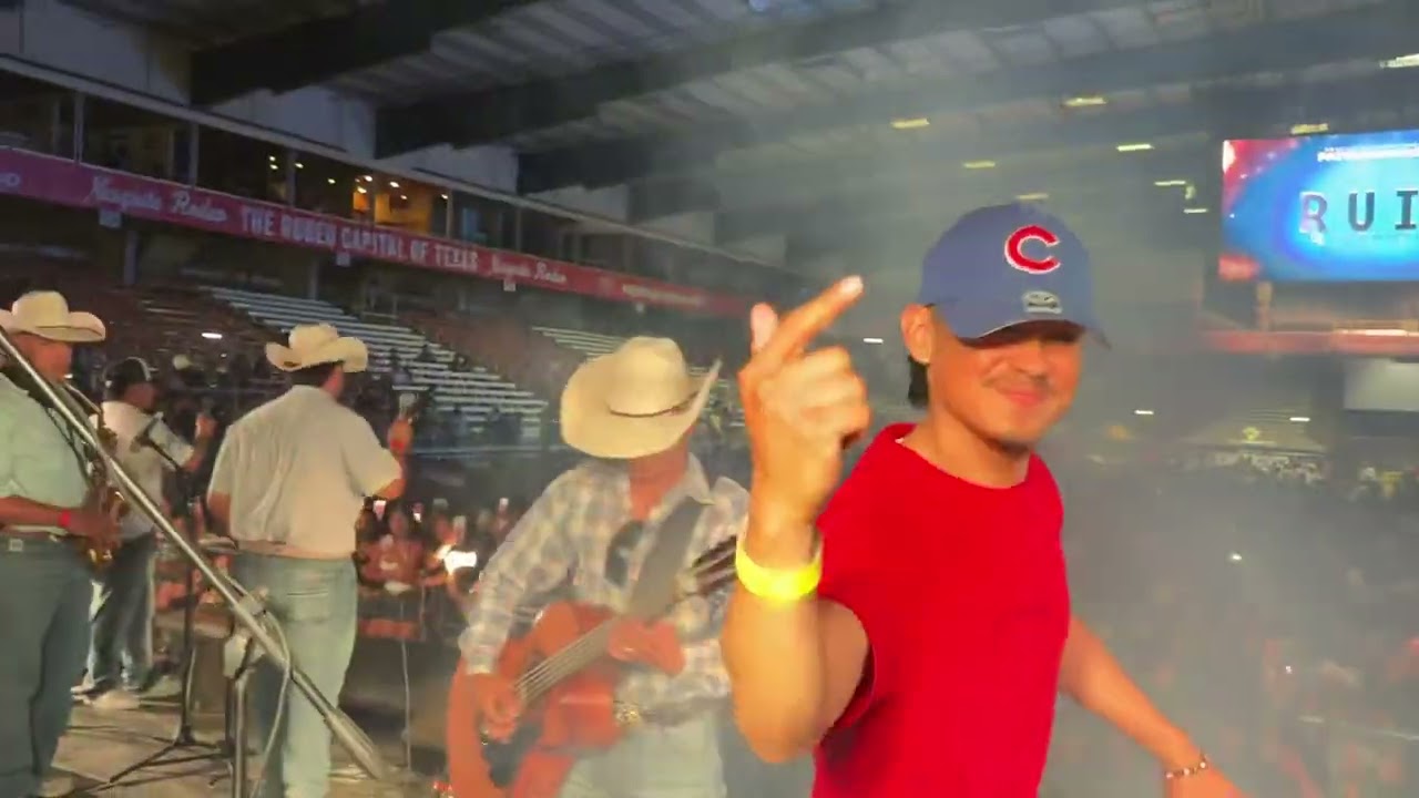 ⚡️Senderos del Norte desde Gomez Western Wear Arena 🏟️ Bonita raza cantando las bonitas rolas!!