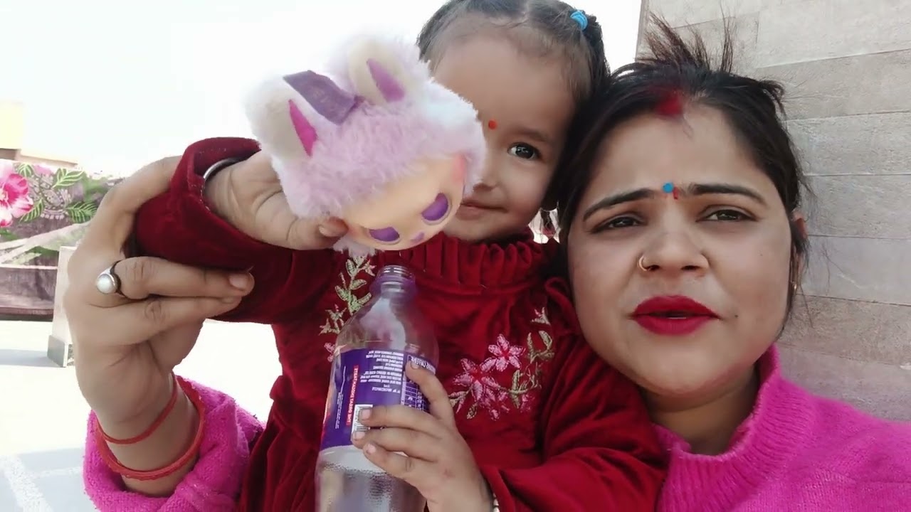 @AnjuSainger @AmazonMXPlayer @ChuChuTV 😍Vedika bhi Market se apni Labobo Doll le aai.......