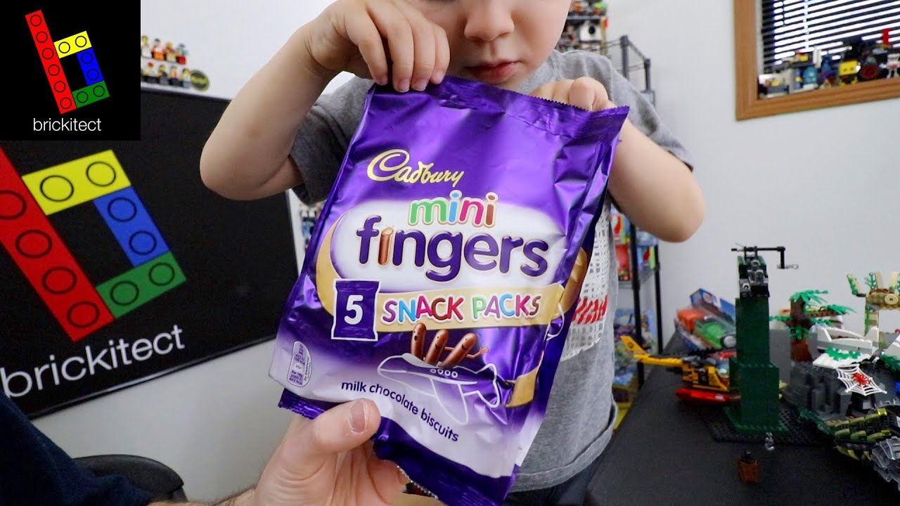 WE EAT MINIFINGERS AND OPEN LEGO MAIL!