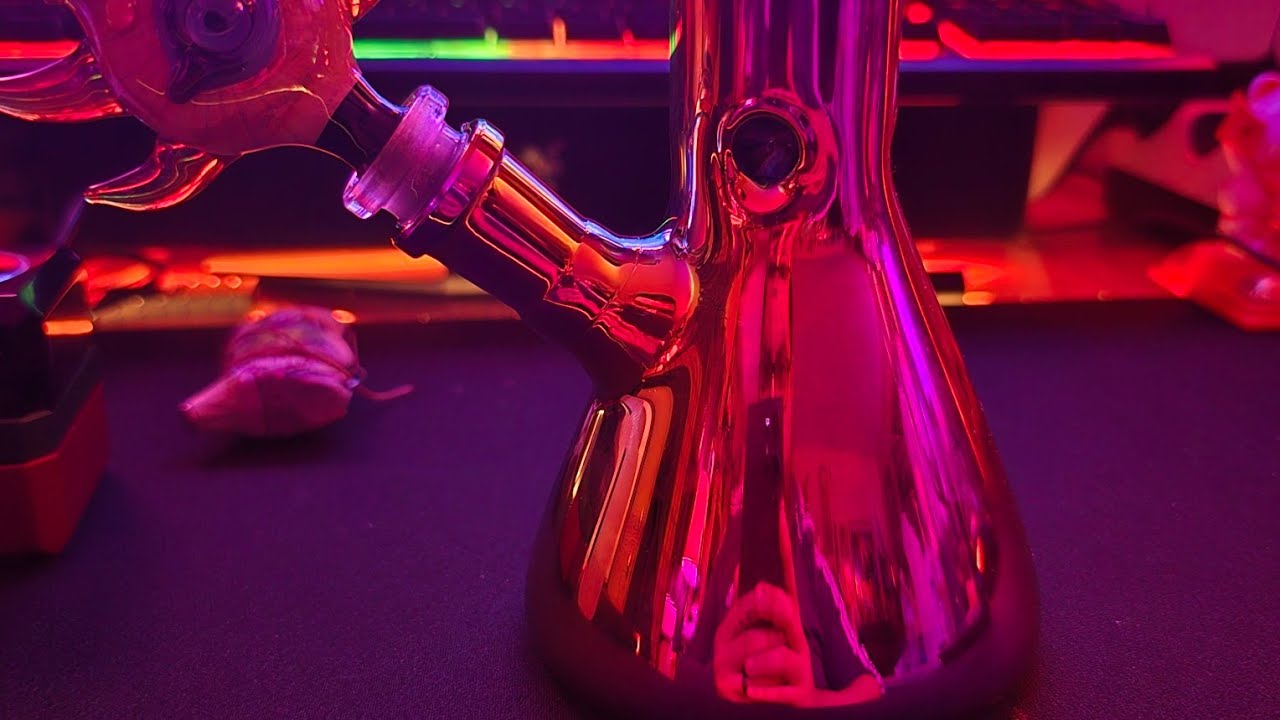 New piece?!? Chill with me. Spark one up🍀🔥😎
