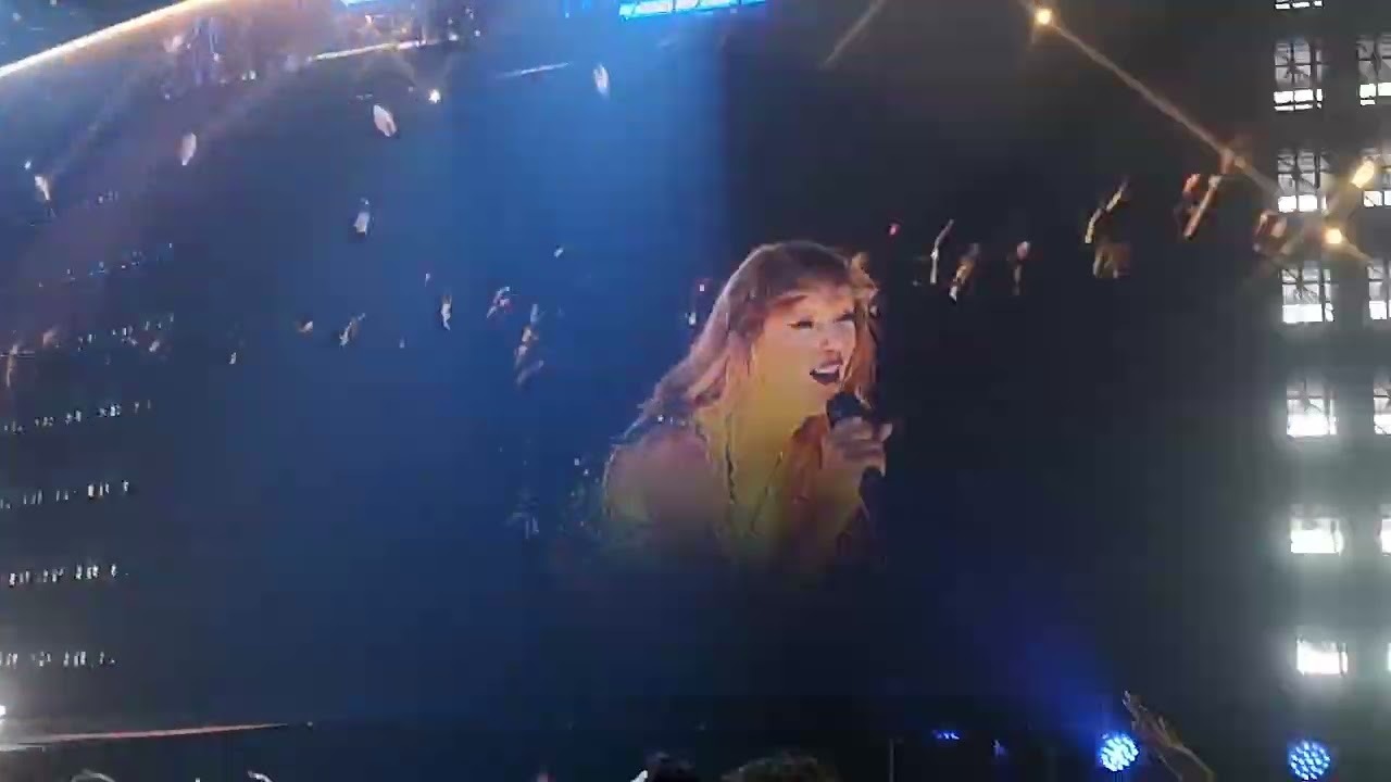Taylor Swift - Shake it off Paris #erastour