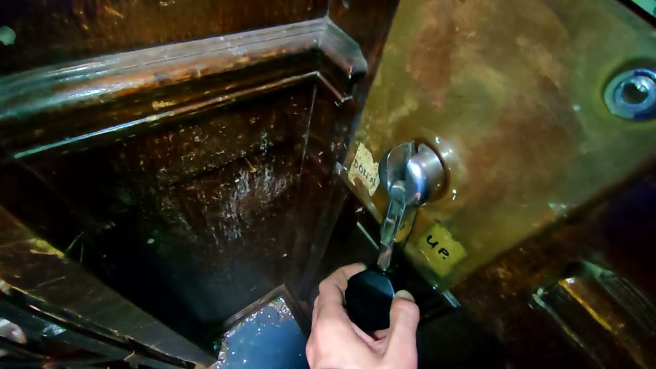 1940s Manually controlled Express lift