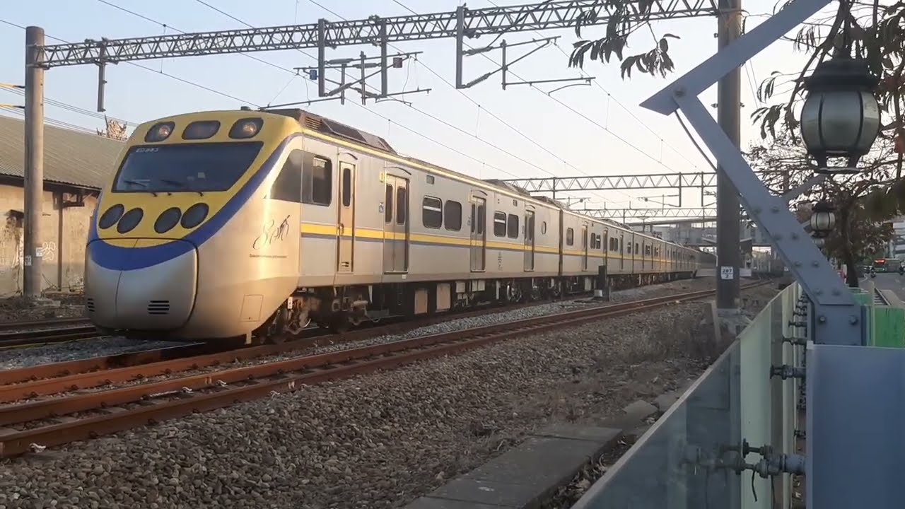 小小兵800區間快！1038次，EMU800區間快速，民雄發車。