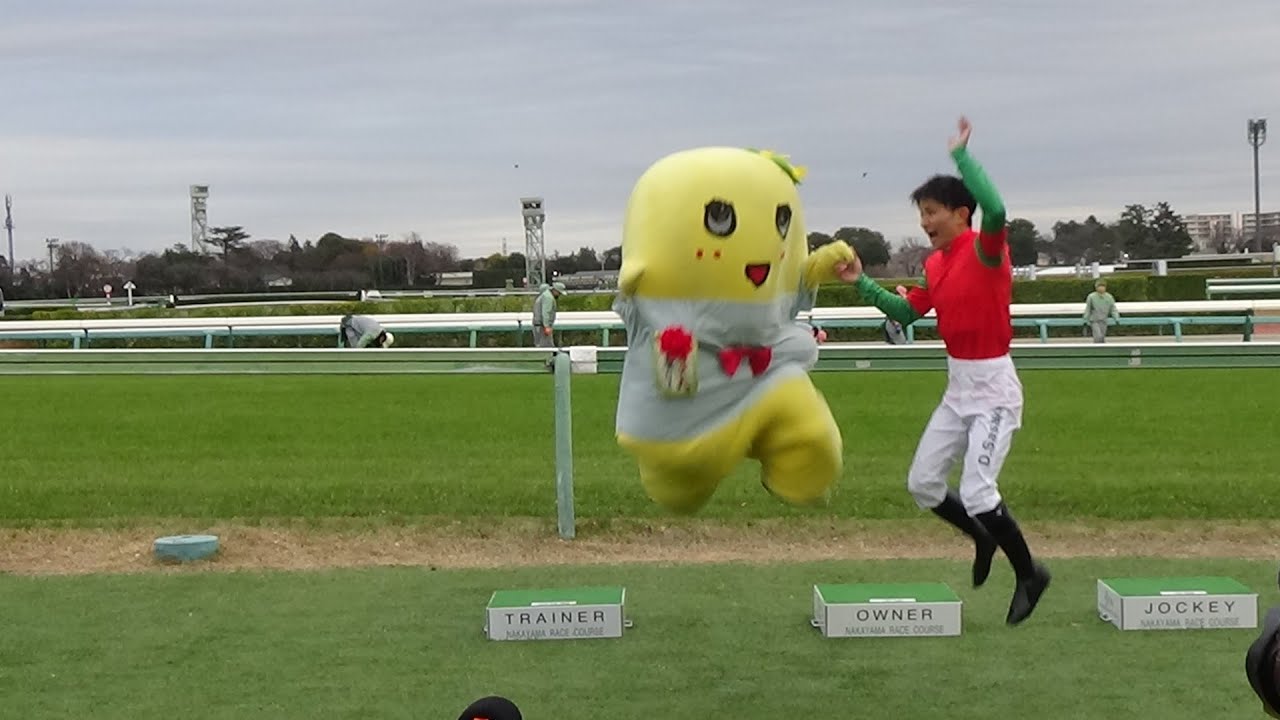 表彰式のプレゼンターでお呼ばれされちゃったなっし～♪ in 中山競馬場　ウイナーズサークル♪