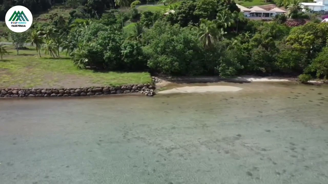 Grand terrain constructible en bord de mer Haapiti MOOREA￼