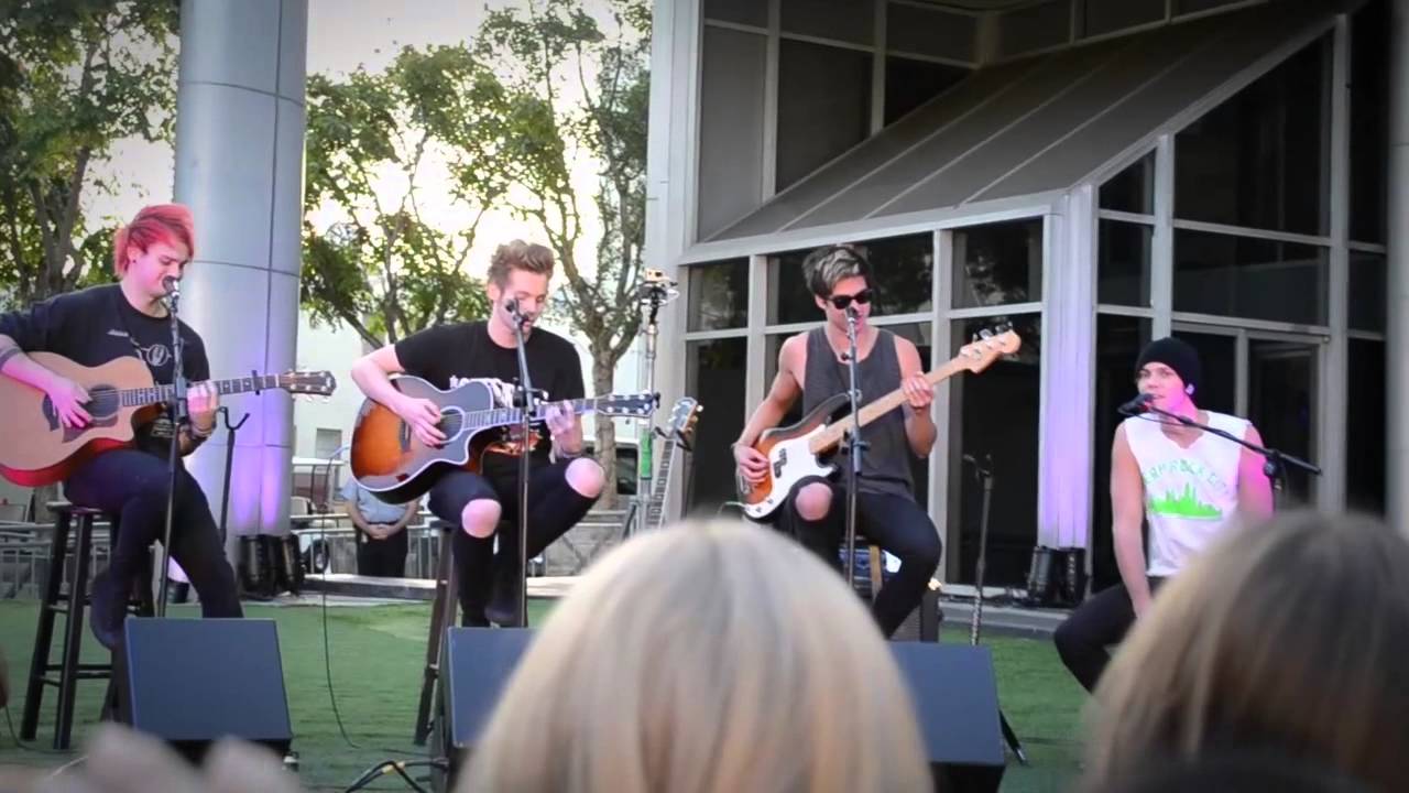 5SOS Live at Derpcon