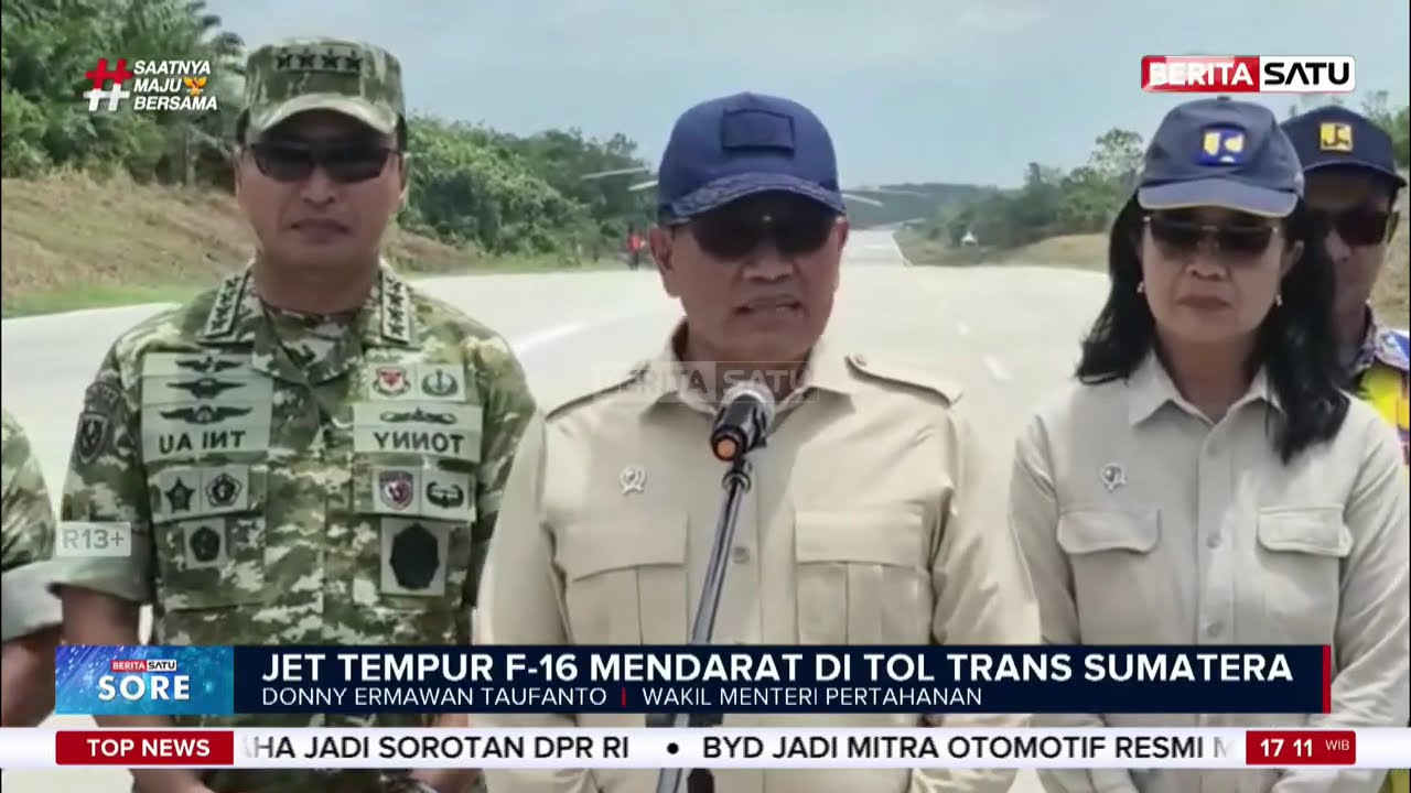 TNI AU Uji Coba Pendaratan Pesawat Tempur F-16 di Tol Trans Sumatra Lampung #Beritasatu