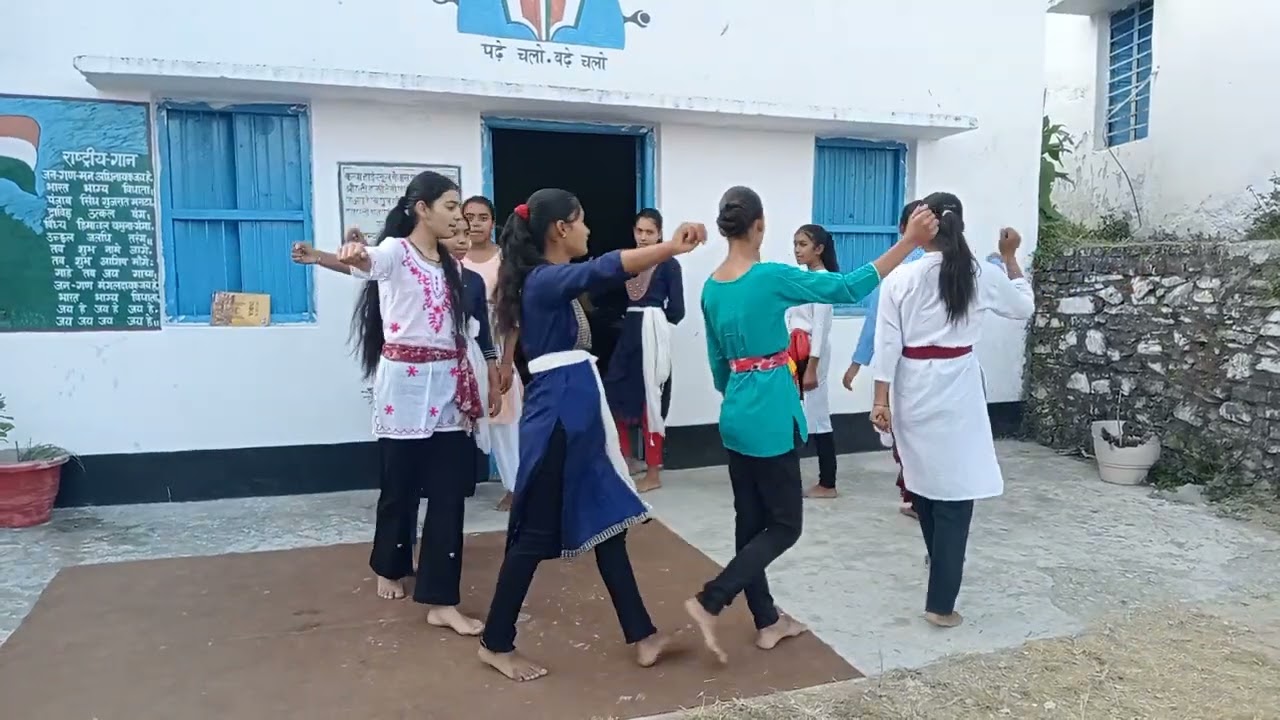 नुक्कड़ नाटक में बच्चों ने किया कमाल।