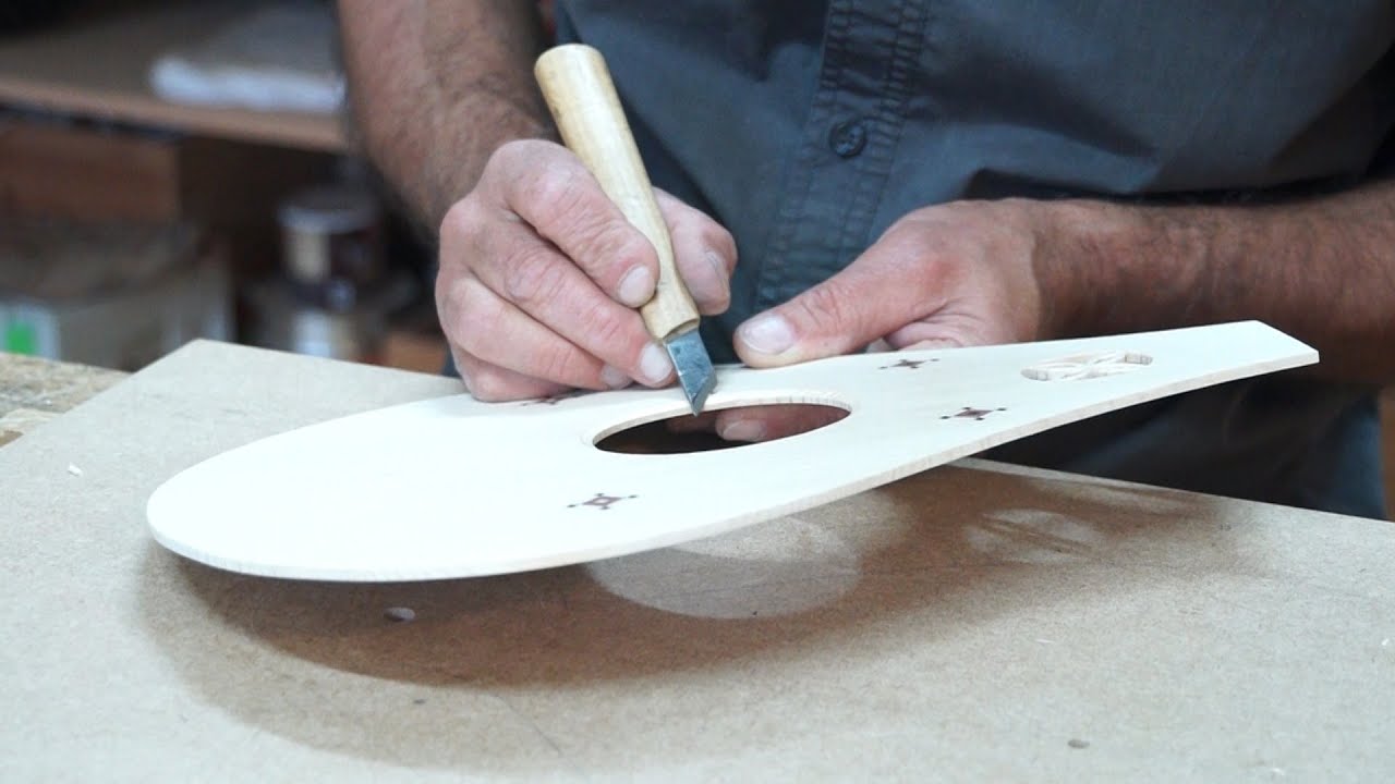 A la recherche des sons perdus  La guiterne de l'ange d'Elne