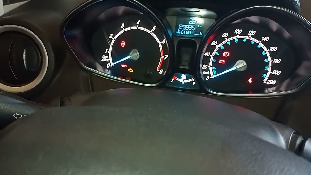 cómo apagar testigo llave inglesa Ford fiesta 2010 2017