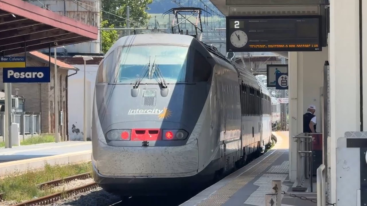 TRENI MATTUTINI DI TUTTI I TIPI IN TRANSITO, ARRIVO E PARTENZA ALLA STAZIONE DI PESARO!