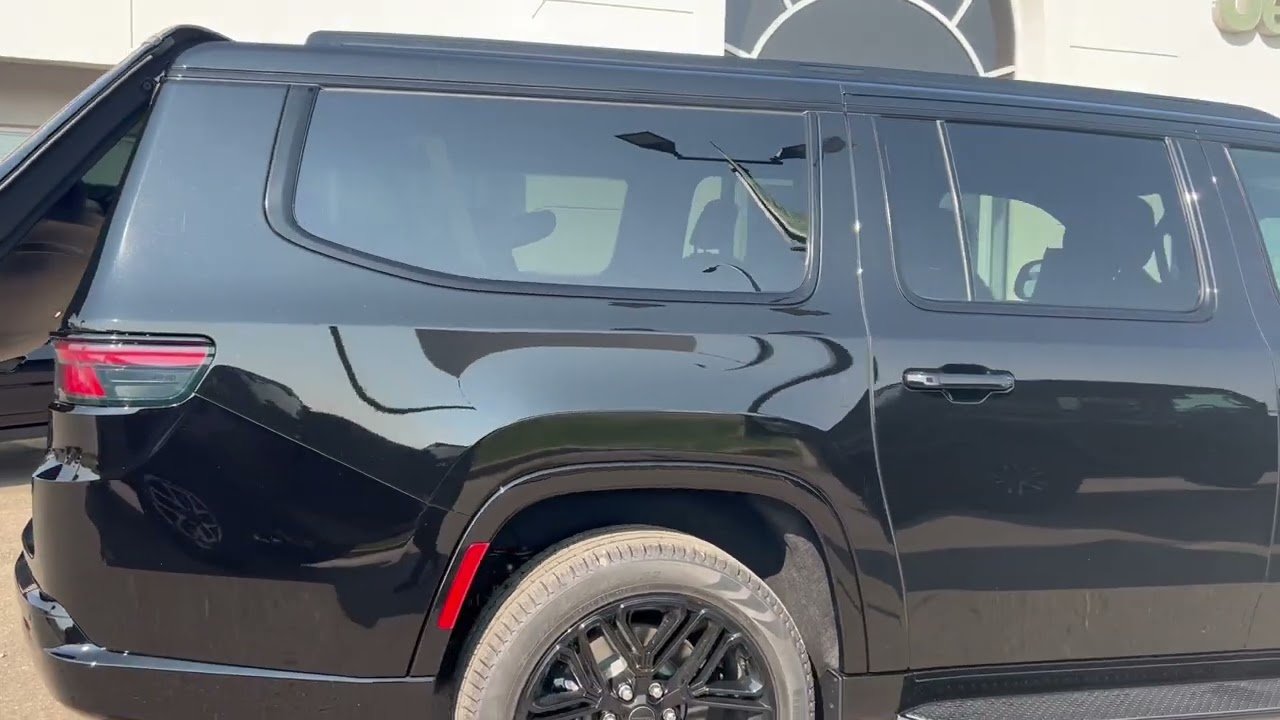 Jeep Wagoneer L Series II 2025 года в автосалоне Bonnyville Dodge.