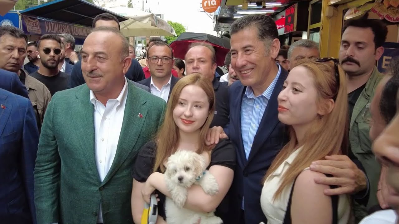 Dışişleri Bakanı Mevlüt Çavuşoğlu ve Sinan Oğan, Antalya'da esnafı ziyaret etti
