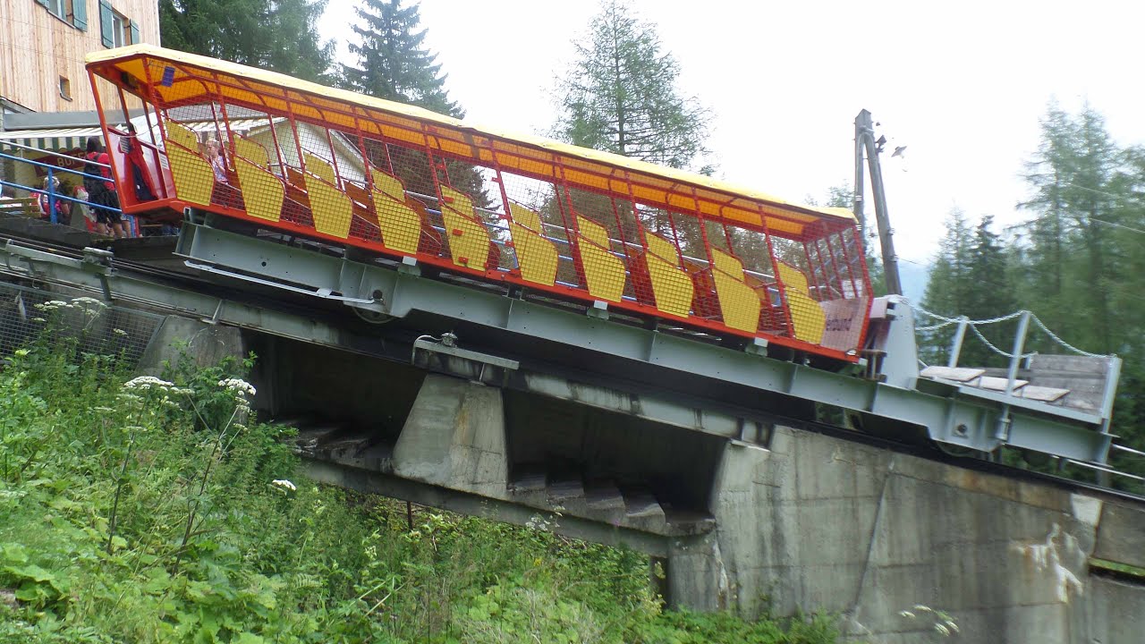 Eine fahrt mit der Kreuzeckbahn Panoramabahn -  Standseilbahn Bergfahrt