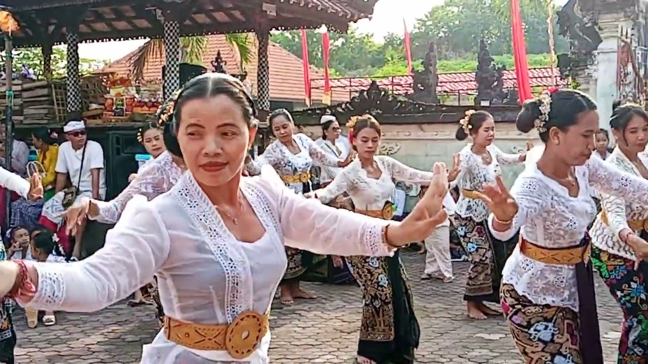Tari Puspa puja