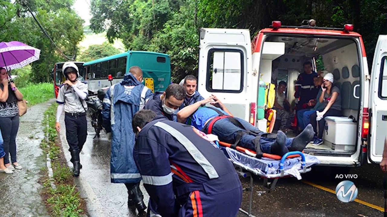 Batida entre ônibus deixa pelo menos 20 feridos em Juiz de Fora