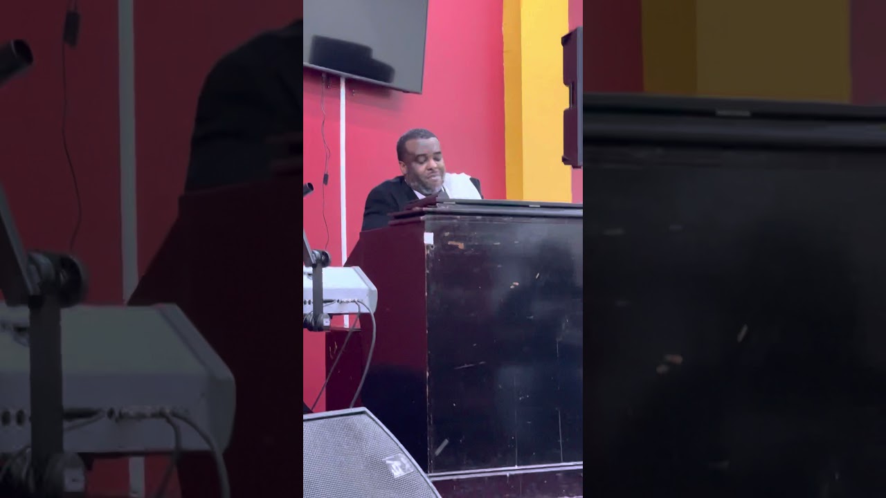 Quenell Gaskins is a Alien on keys!!!