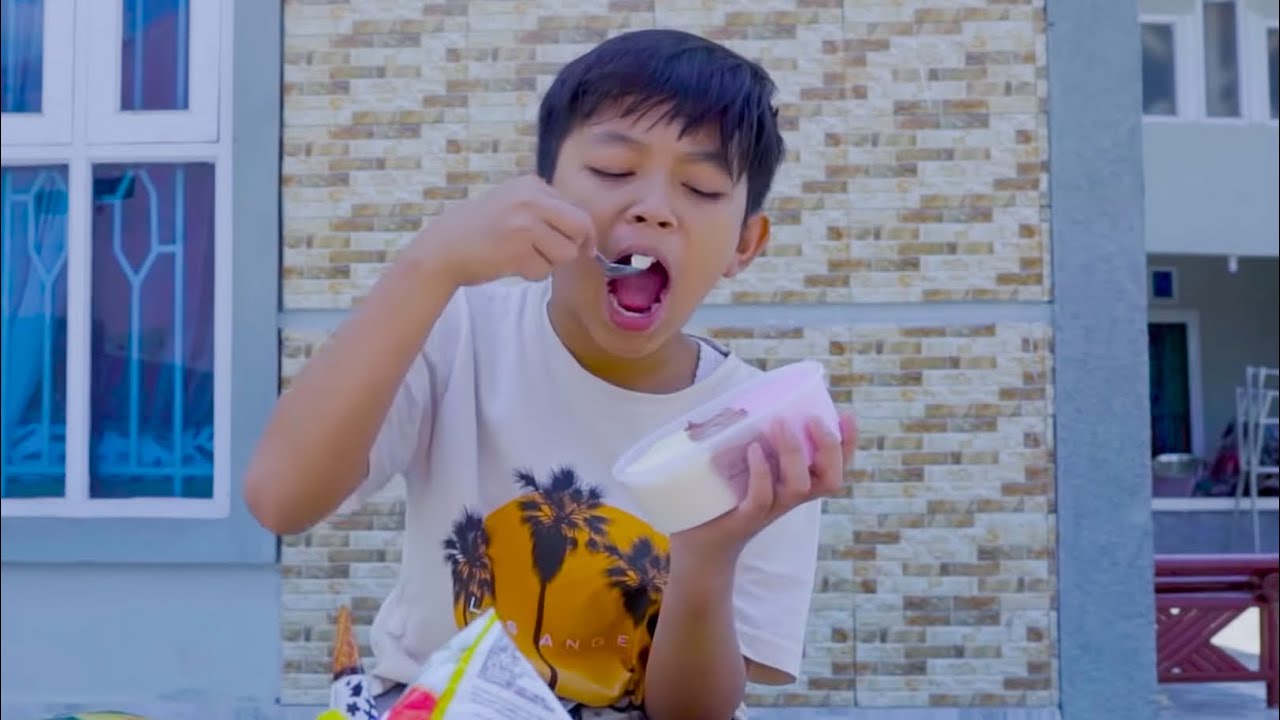 Diwan VS Fikri jajan cemilan ! | Fikrifadlu