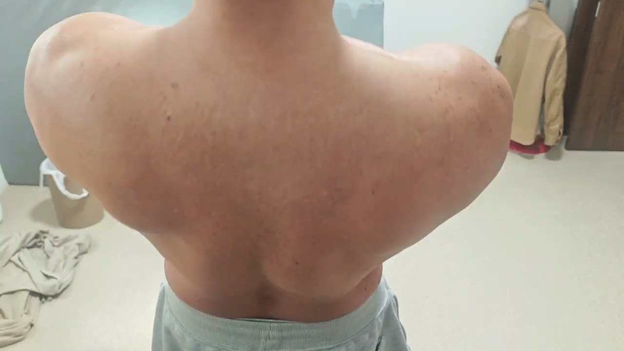 逆三角形の背中0221