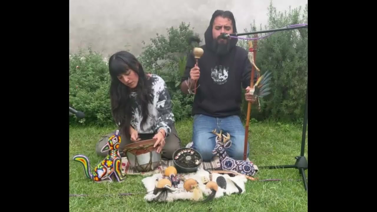 Cantos de Peyote - Mikael V. Esparza