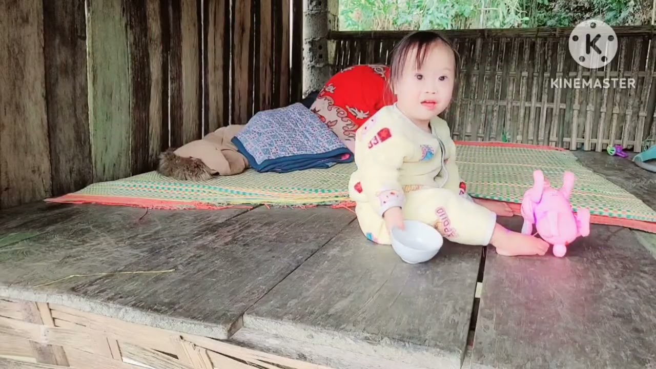 The daily struggles of a single mother and her child.