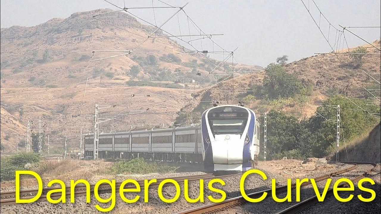 Pune Hubballi Vande Bharat Express Climbing Dangerous Shindawane Ghats (8 Sharp Curves In 4Mins) !!!