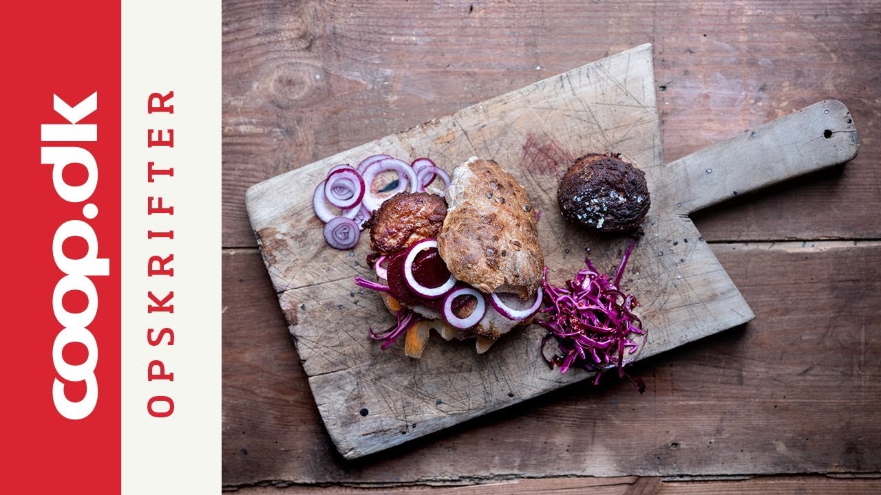 Frikadellesandwich med r&aring;syltet r&oslash;dk&aring;l