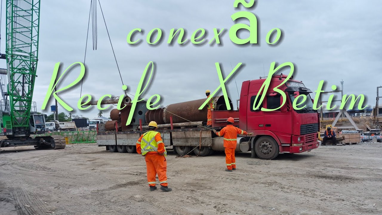 Carregando material de obra ao lado do estaleiro, Atlântico Sul.