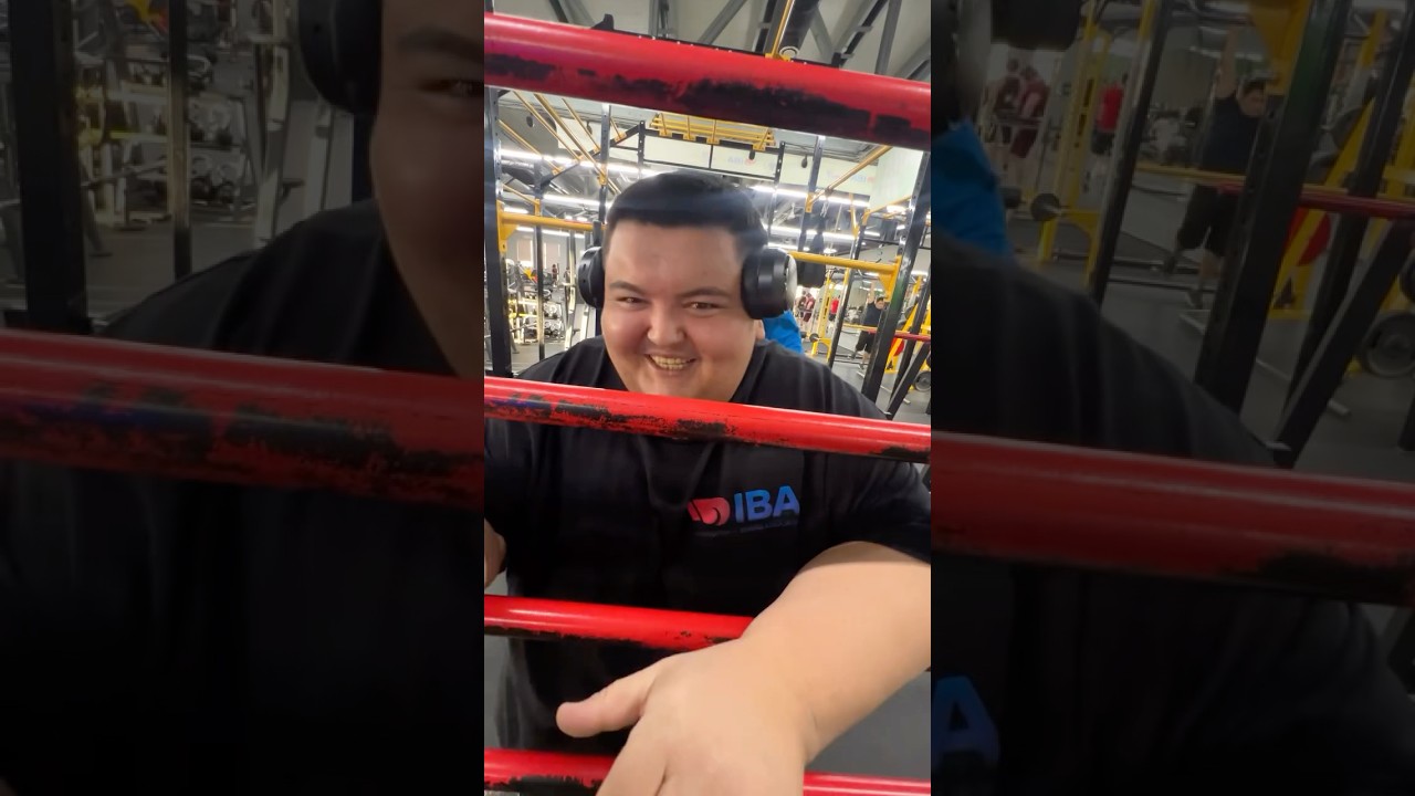 ЕДИНСТВЕННЫЙ КОМУ ВСЕ НРАВЯТСЯ НИКАК НЕ ЖАЛУЕТСЯ 😂🫂