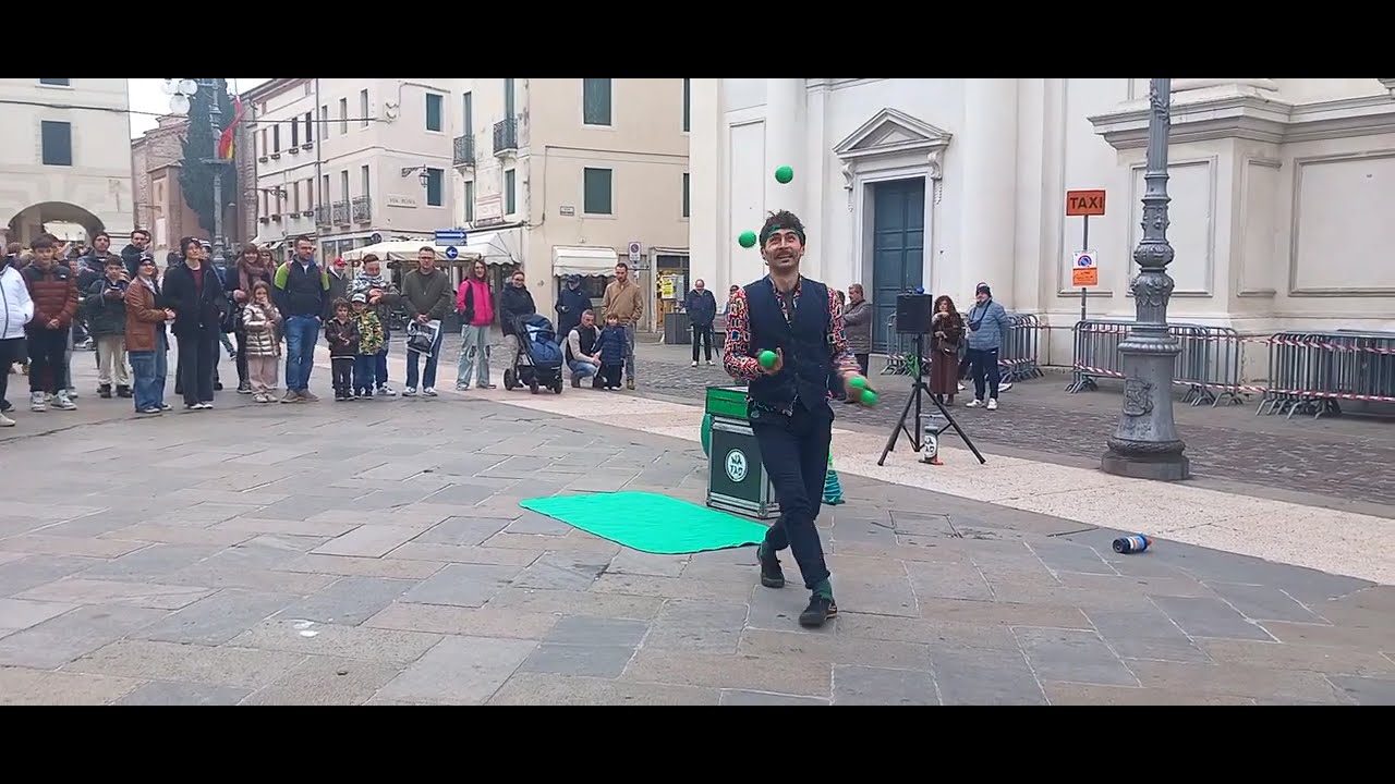 Artista Di Strada Esibizione