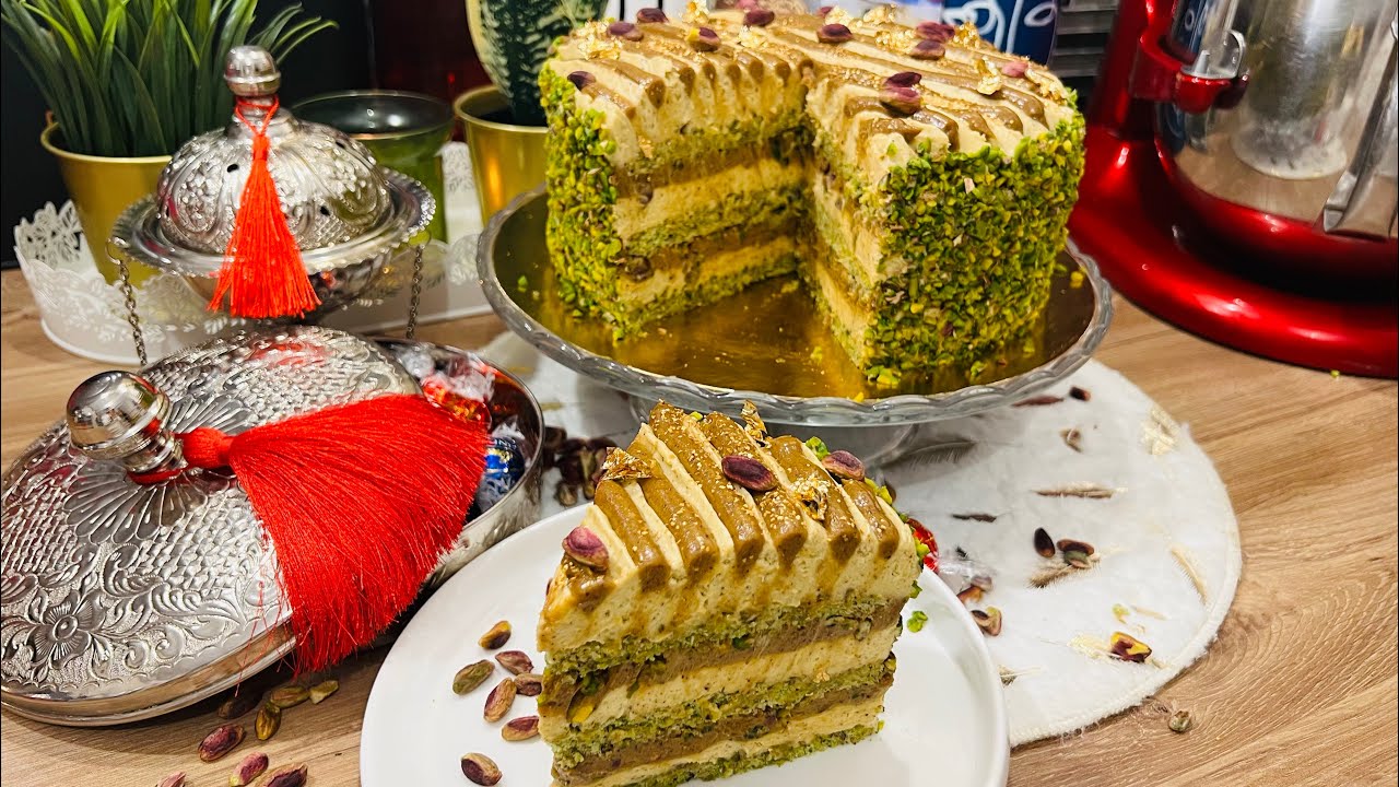 كيكة الفستق الفاخرة : لن تشترريها في المحلات بعد اليوم ! Russe pistache avec une ganache fabuleuse
