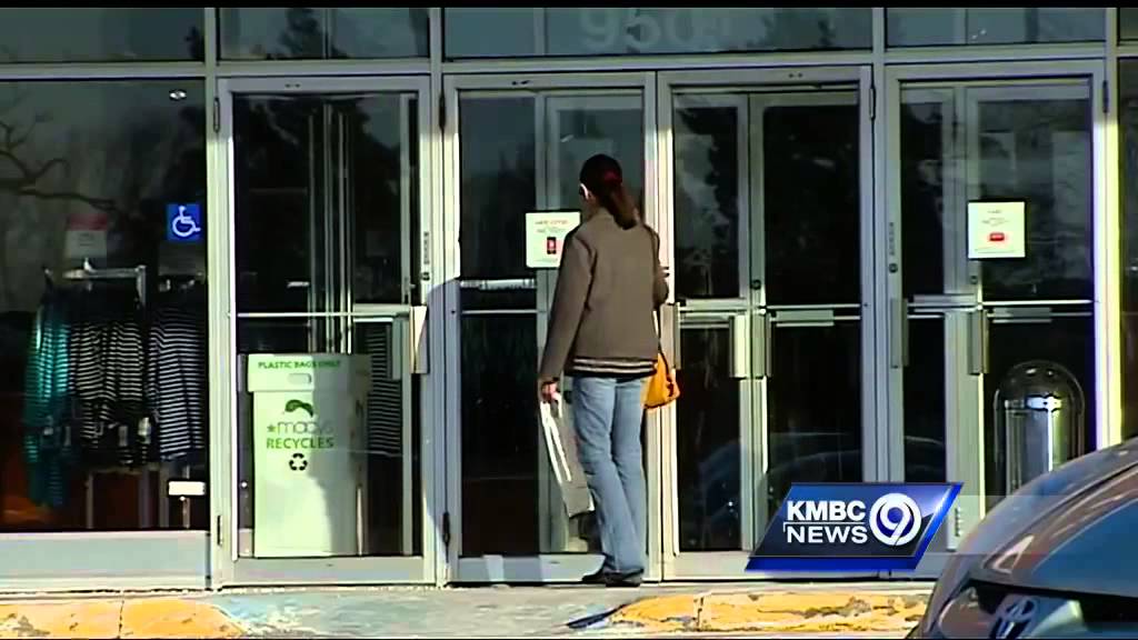 Macy's store closing sale begins at Metcalf South