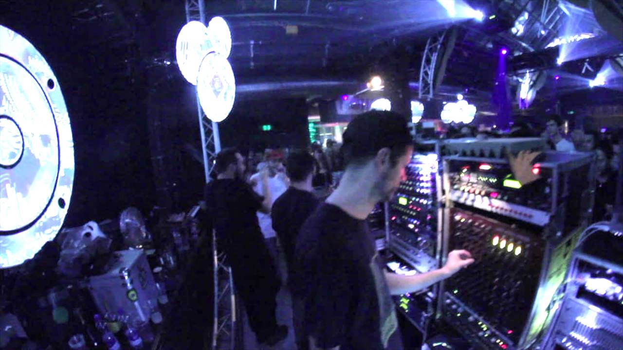 DUBQUAKE 10 YEARS - 15.10.2016 - O.B.F feat MR WILLIAMZ / MANDELA