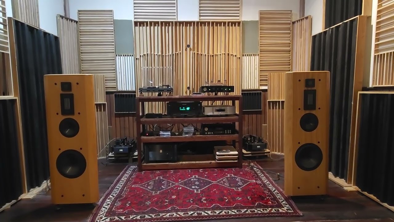 Infinity Renaissance 90s and tubes playing Etta James 