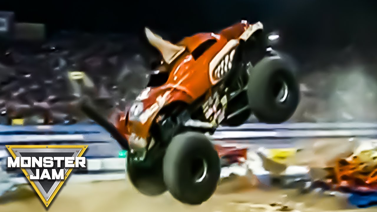 Monster Mutt Freestyle | Monster Jam World Finals X | Monster Jam