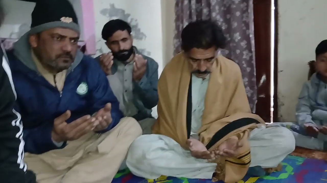 ولادت مولا علی علیہ السلام کی خوشی میں آستانہ عالیہ محمدیہ حیدریہ الحسینیہ شریف جہلم محفلکے بعد لنگر