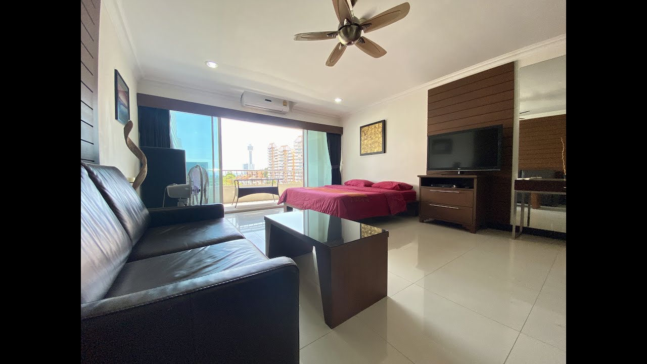 Spacious studio with a large terrace in Pattaya (Jomtien / Thepprasit Road)!