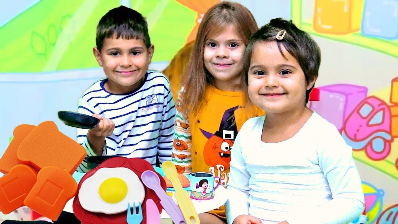 Fındık Ailesi kahvaltı yapıyor. Çocuk dizisi