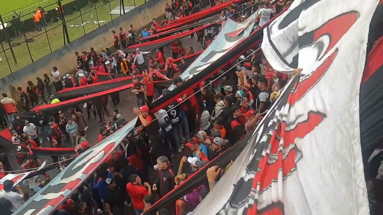 Y LOS JUGADORES TIENEN QUE ENTENDER / UN SENTIMIENTO, NO TRATEN DE ENTENDERLO// CON COLÓN SIEMPRE❤️🖤