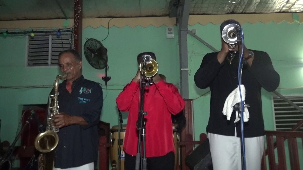 madame stella a eu une bonne idee de faire venir ces deux groupes qui sont affrontee toute la nuit