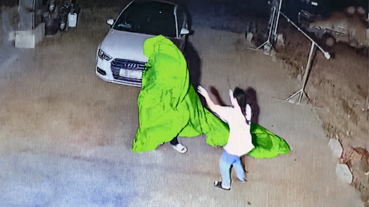 Moments Bizarres Filmées par des Caméras de Surveillance en Direct