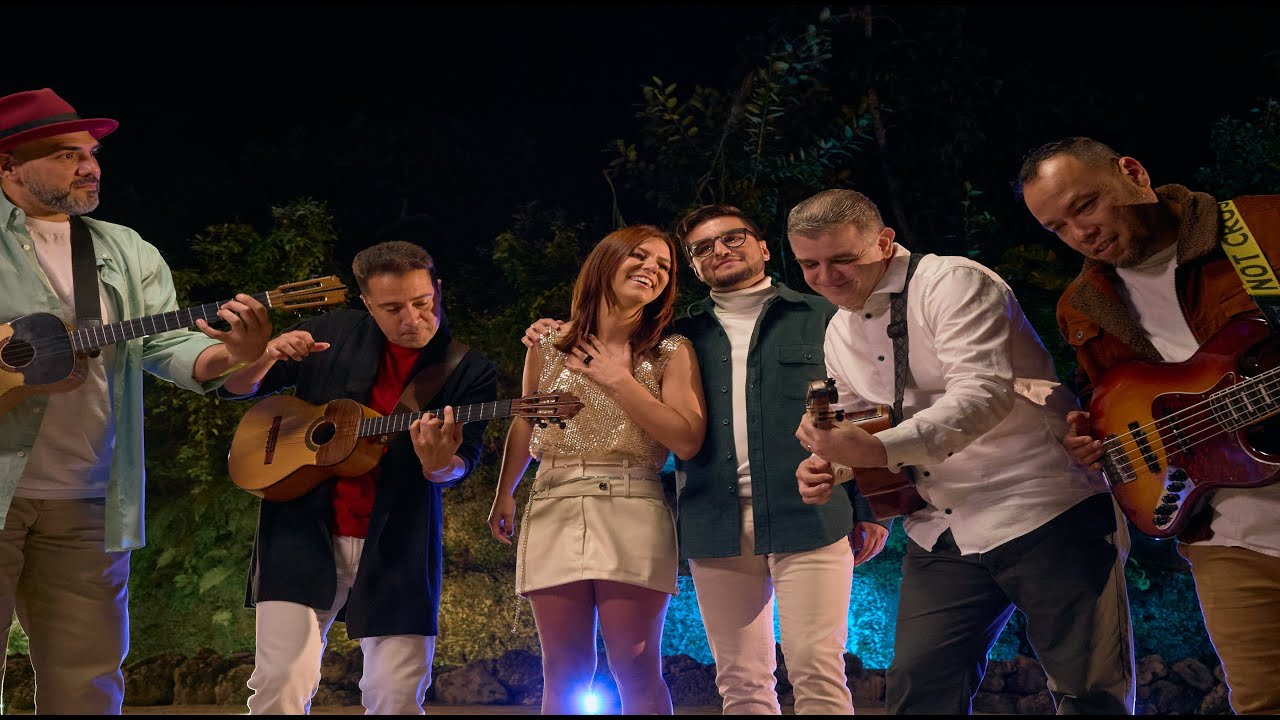 Cori Adrianza, C4 Tr&iacute;o, Jose Adrianza- LUCES DE NAVIDAD Con C4 TRIO (Official Video)