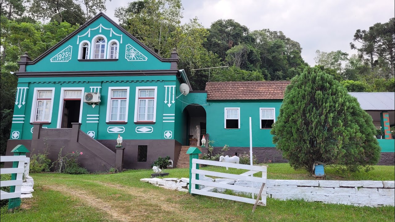 ELE SE CASOU COM A MULHER MAIS LINDA DO BAILE E COMPROU A CASA MAIS BONITA PARA ELA!