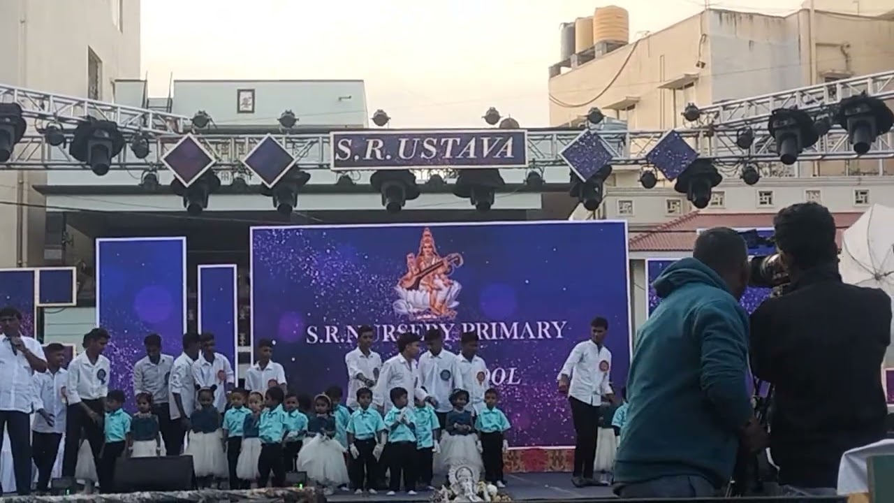 யூ க் ஜி ஸ்டுடென்ட்