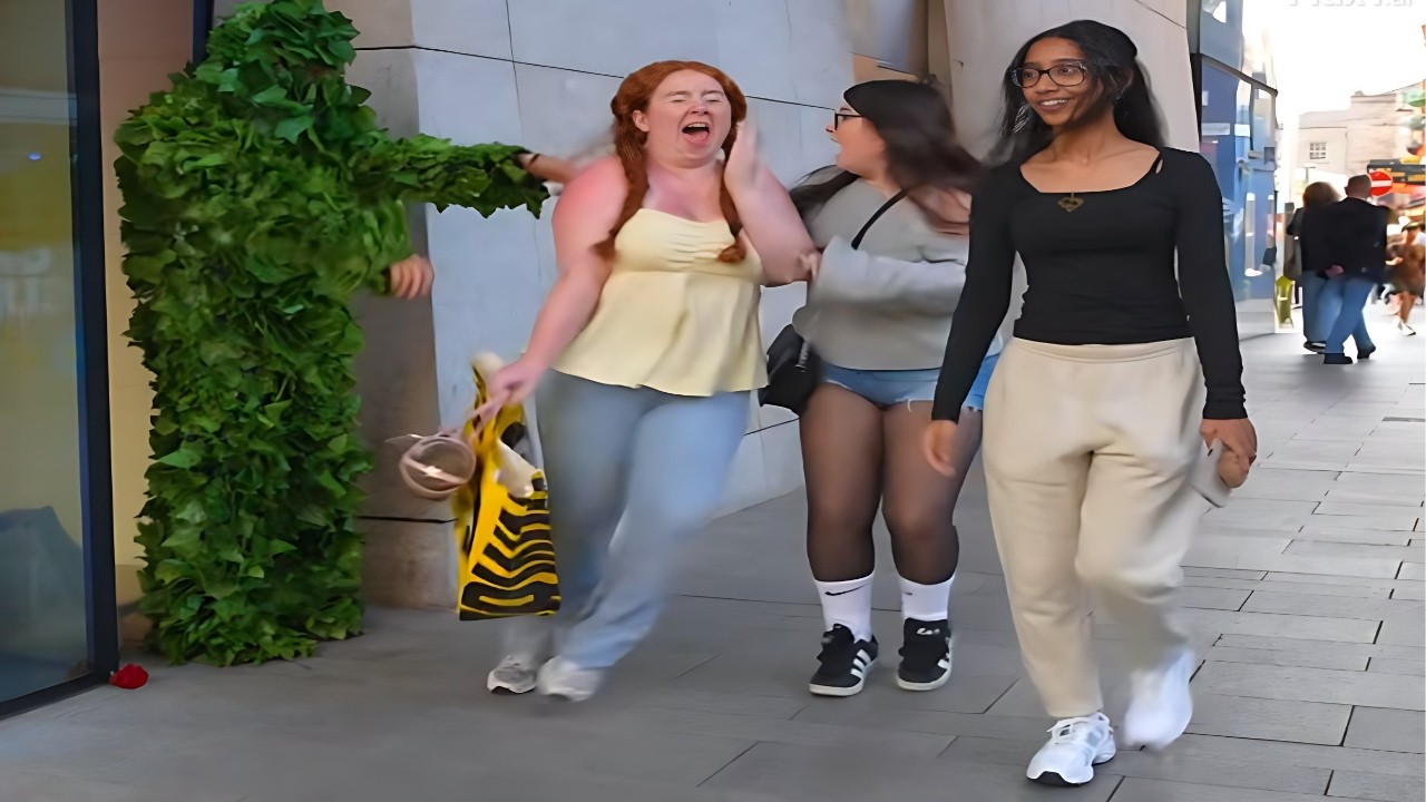 Best of Bushman Prank Compilation #526 😱 Crazy Reactions 🤣 Funny Reactions 😂 Bushman Scare Cam