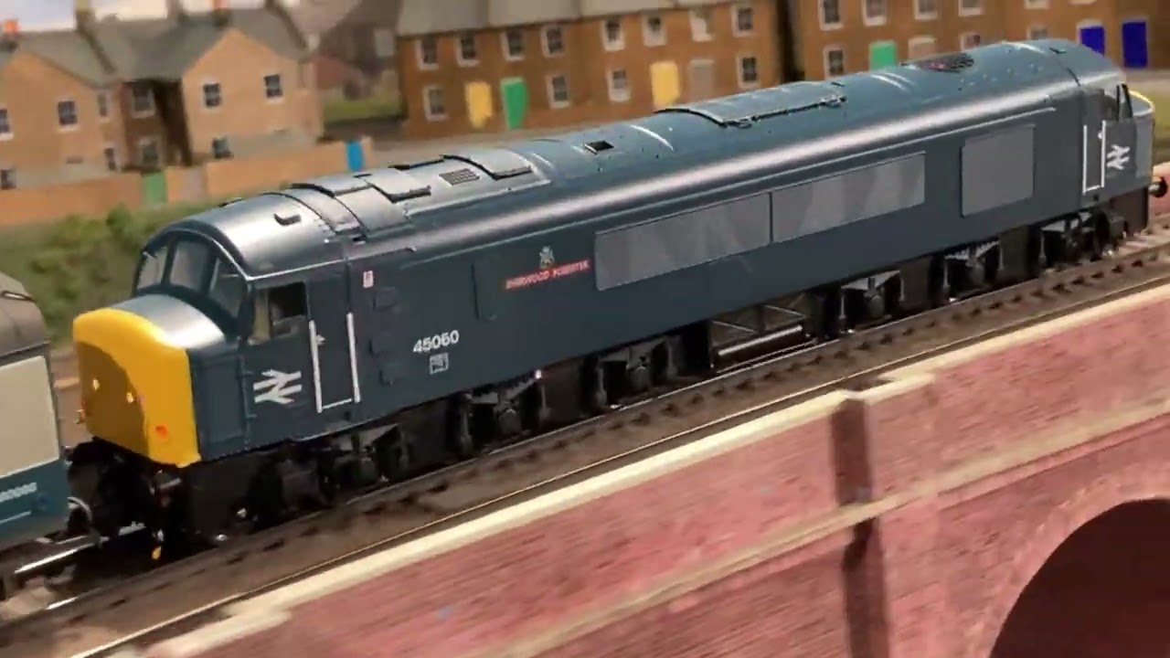 Our exclusive Heljan Class 45 Peaks at Neville Grove!